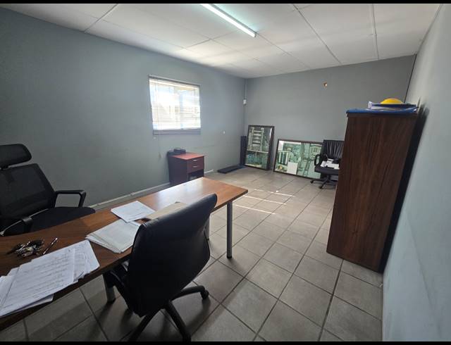 3,000M² WAREHOUSE FOR SALE IN BOKSBURG EAST